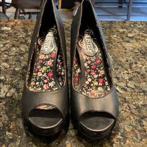 Unlisted Peeptoe , Black wedges sz6.5